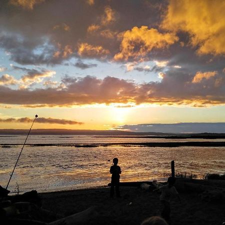 Warm Beach Hideaway With Private Beach! Stanwood Экстерьер фото